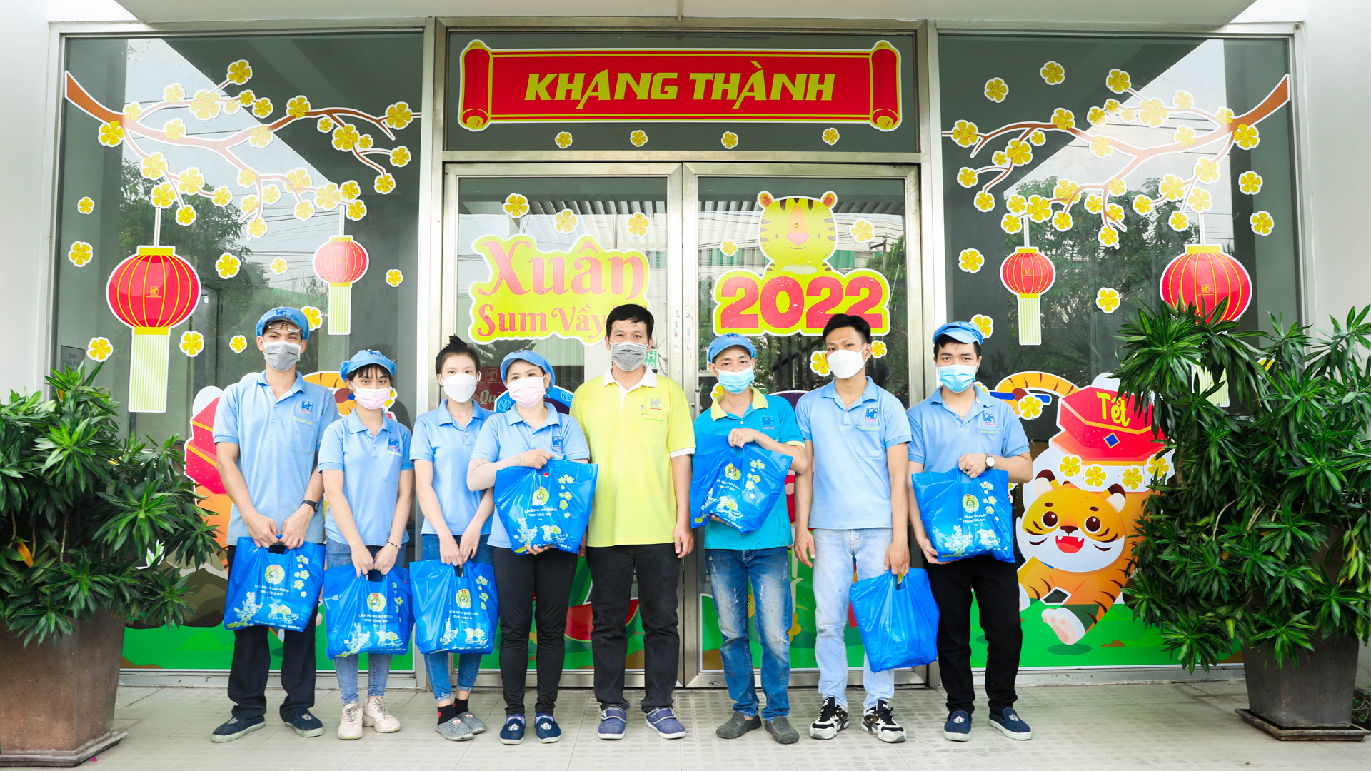 Công đoàn Khang Thành trao quà Tết 2022