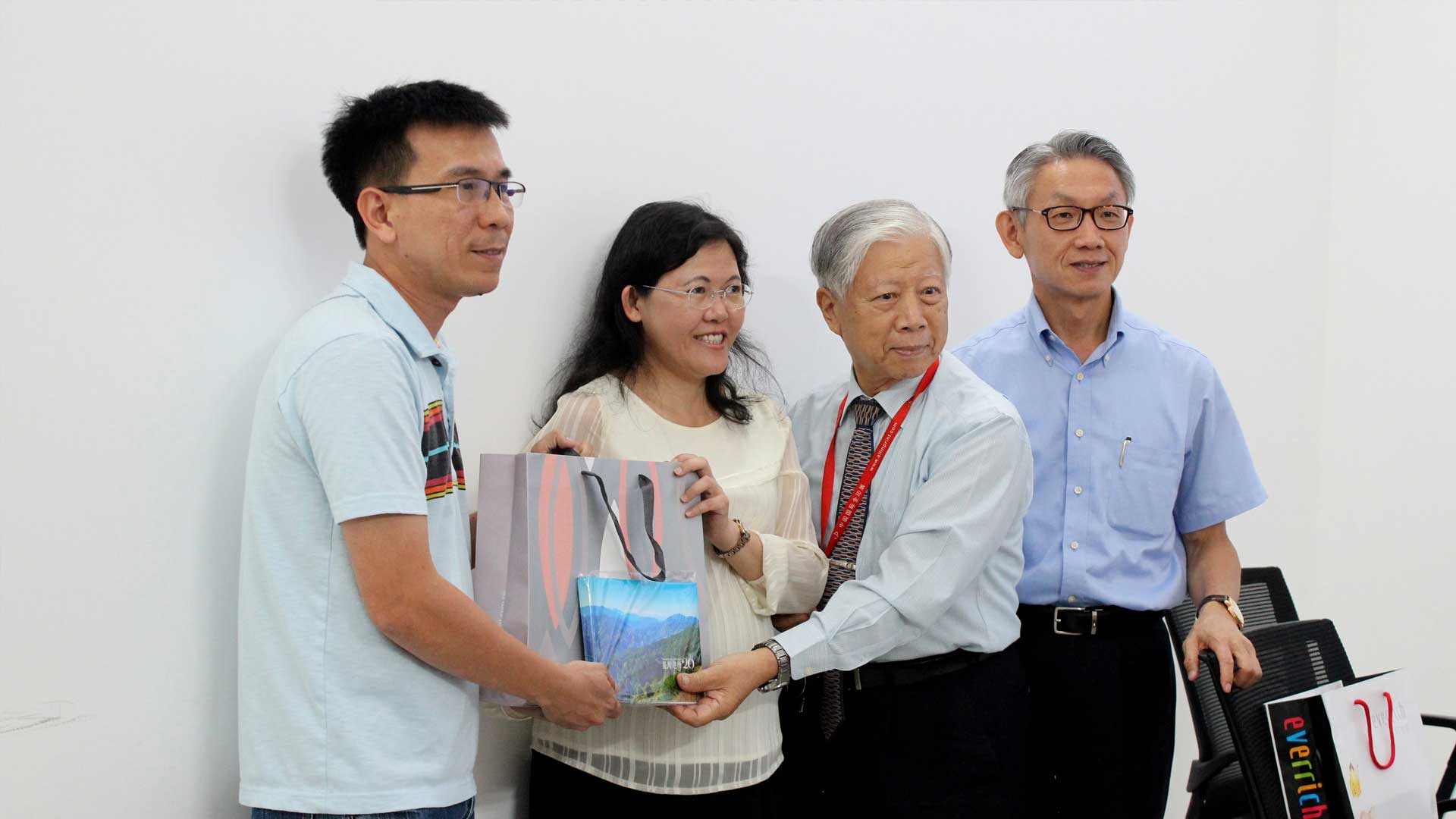Hiệp hội In Đài Loan tham quan nhà máy bao bì Khang Thành