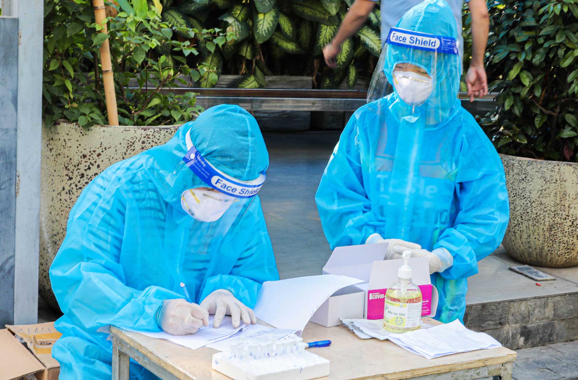 Xét nghiệm SARS-CoV-2 cho người lao động trước khi lưu trú tại nhà máy