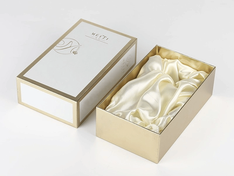 Green fillers in gift boxes