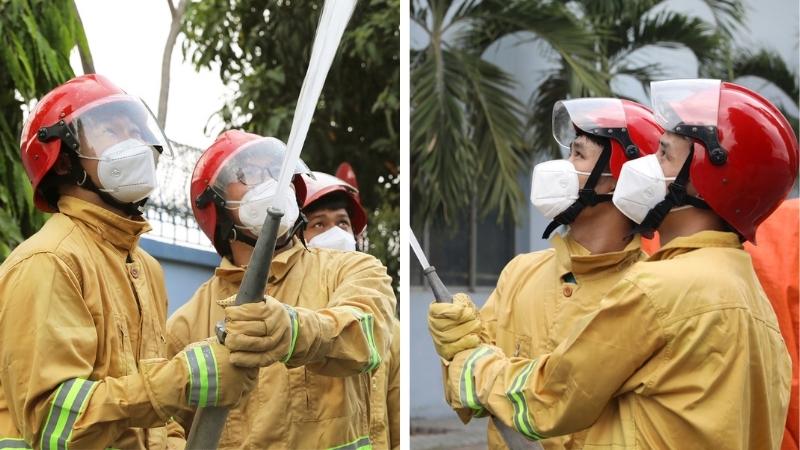 The Khang Thanh fire brigade deployed water hoses to extinguish the fire on site