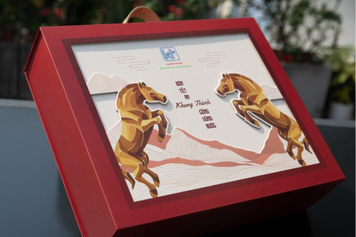 What factors determine the price of rigid box packaging?